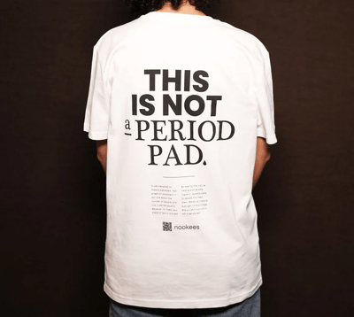 Rückseite Nookees Merchandise T-Shirt mit der Aufschrift "This is not a period pad"